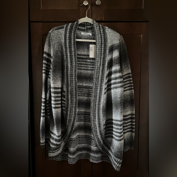 3 for $30. Open front sweater - Picture 1 of 3